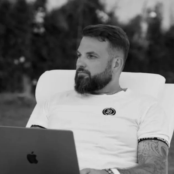 Роман Новак